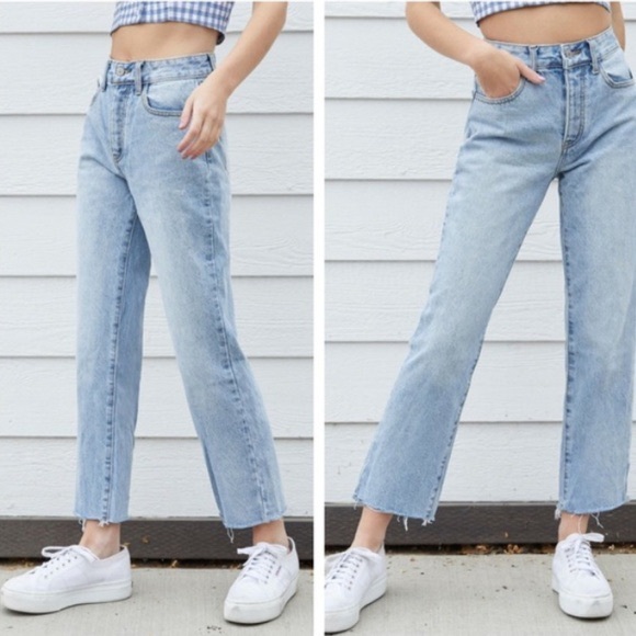 Brandy Melville Denim - Brandy Melville Mom Jeans Light Wash Button Fly